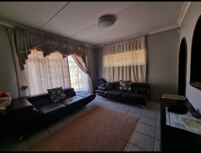 3 BEDROOM HOUSE FOR SALE IN UNITAS PARK